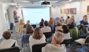 Photo de la conf&eacute;rence dans les locaux de la m&eacute;daith&egrave;que de Loud&eacute;ac